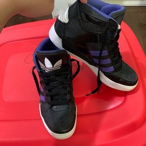 Cute adidas basketball shoes, excellent condition, barely worn.